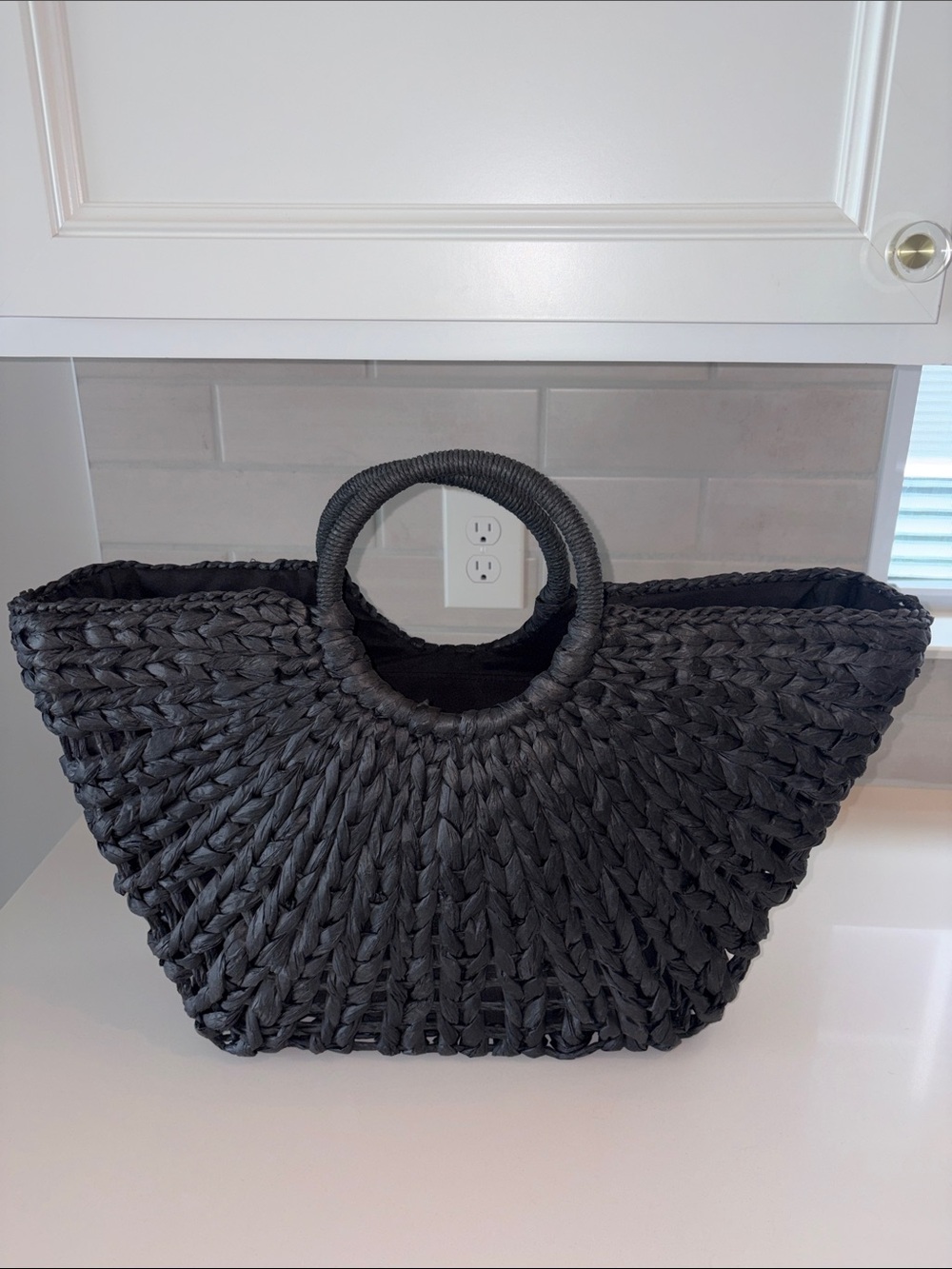 Marabelle Black Woven Straw Tote Beach Bag Round Handle Lined Zip Closure